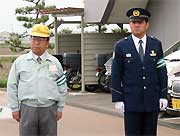 高橋市長(左)と渡辺燕署長