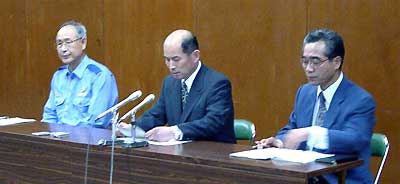 17日午後7時から三条署で行われた記者会見