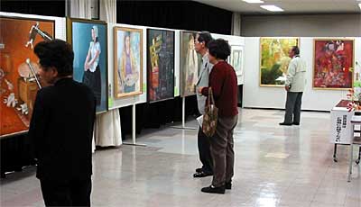 20日まで燕市総合文化センターで開かれている第27回燕市美術展覧会