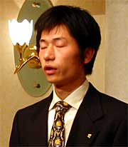 流ちょうな日本語で別れの言葉を述べる研修生の許軍成さん