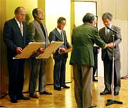 10人の功労者を表彰