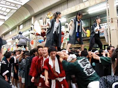 燕市民祭「飛燕夏まつり」の燕1000人みこし