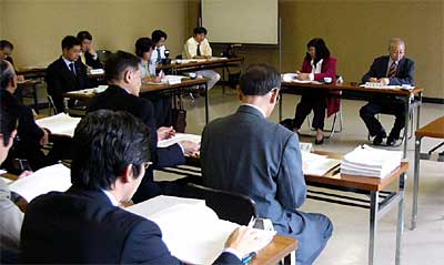 26日、三条市で開かれた新市将来都市構想の住民代表説明会