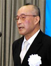 告辞を述べる蛯名新潟経営大学長