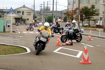 三条セーフティライディングクラブの二輪車安全運転講習会の様子