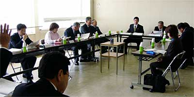 13日開かれた三条・栄・下田合併協議会合併方式等検討特別小委員会で新市名称を公募することに決める