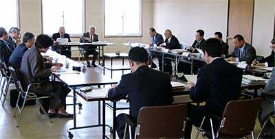 16日開かれた燕・吉田・分水合併推進協議会・新市名称検討委員会
