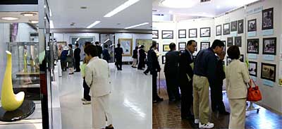 左が「ふるさと名誉市民4人展」、右が「三条市70年のあゆみ写真展」