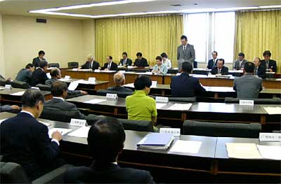 31日開かれた中越衛生処理組合平成16年度第2回臨時会及び議員協議会