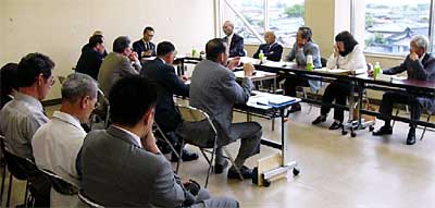 9日開かれた三条・栄・下田合併協議会の特別職の身分等検討特別小委員会