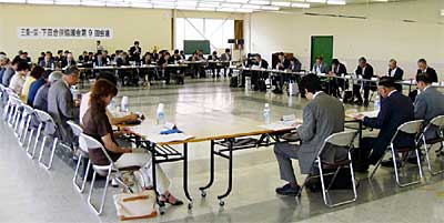 19日開かれた三条・栄・下田合併協議会で合併期日の1カ月先延ばしが決まる