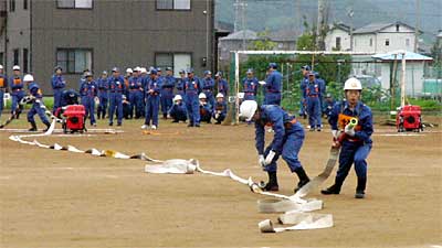 27日開かれた栄町消防団小型ポンプ操法競技会