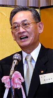 年頭のあいさつを行う渡辺三条商工会議所会頭