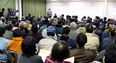 20日、本町5・6、由利の住民を対象に開かれた五十嵐川河川改修計画説明会