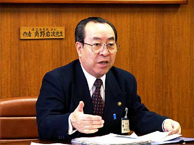 定例会見する高橋燕市長