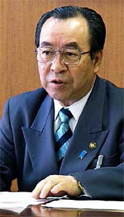 定例会見を行う高橋燕市長