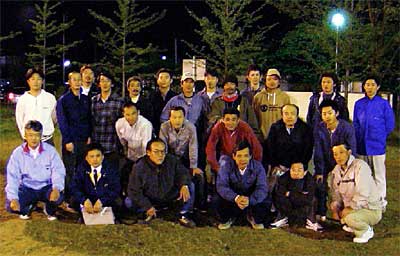 三条まつりの大名行列に向けて10日、三条市南小学校で練習を始めた三条先供組合
