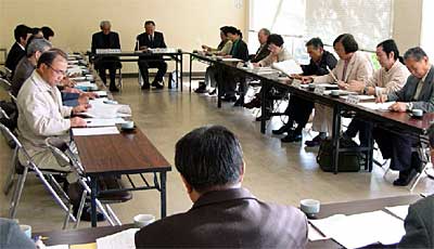 13日開かれた三条市美術展運営委員会の第1回会議
