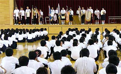 30日行われた燕中学校の始業式の部活動の報告会