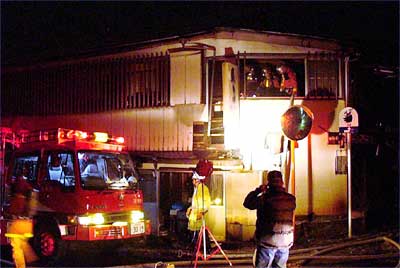 12日夜、ぼやのあった三条市本町4地内の空き家