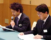 馬場次年度会長(左)と藤原会長(右)