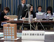 手前が三条市の医療対策本部、奥は救護基地の想定