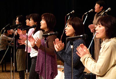 13日、燕市文化会館で行われた市民参加型ゴスペル・コンサートのリハーサル