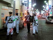 本寺小路周辺で駐車違反の取り締まり