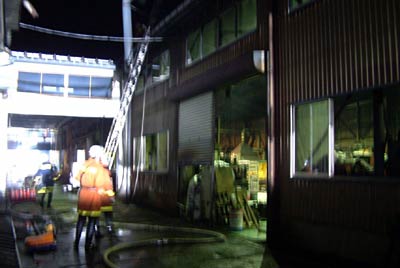 18日夕方、火事のあった三条市下大浦地内の工場