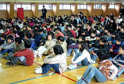 22日行われた三条小学校の2学期の終業式