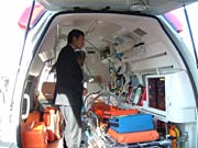 車内は国定市長が立ったままでもヘッドスペースに余裕の広々空間