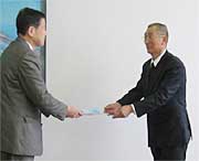 高橋三条市長に提案書を提出