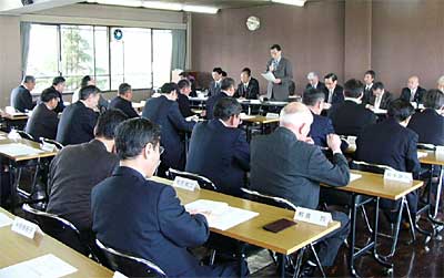 21日開かれた三条市の平成18年度当初予算概要説明会