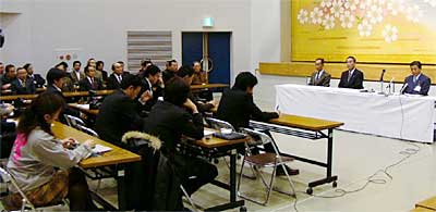 28日行われた小林分水町長の新燕市長選出馬の記者会見