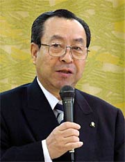 マニフェストを説明する高橋市長