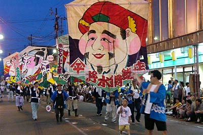 凧と凧ばやし踊りパレード
