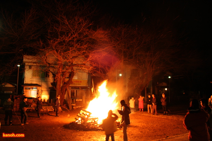 燕市・金山神社