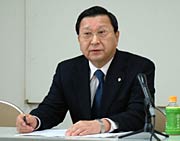 制作発表会の三条商工会議所販路開拓促進委員会の加藤委員長