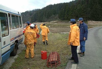 29日に再開した三条市東大崎の山中で行方不明になった女性の捜索