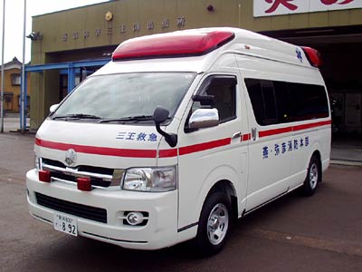 燕消防署三王渕出張所に配備された高規格車に次ぐ装備の新型救急車
