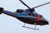 栄中央小上空へ飛び立つヘリコプター