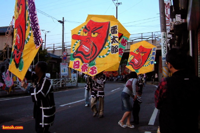前夜祭の凧パレード
