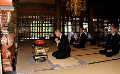 10日に本成寺で行われた7・13水害の慰霊祭