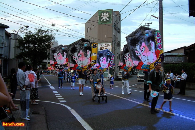 凧と凧ばやし踊りパレード