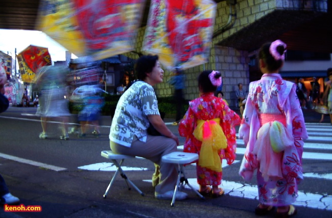 凧と凧ばやし踊りパレード