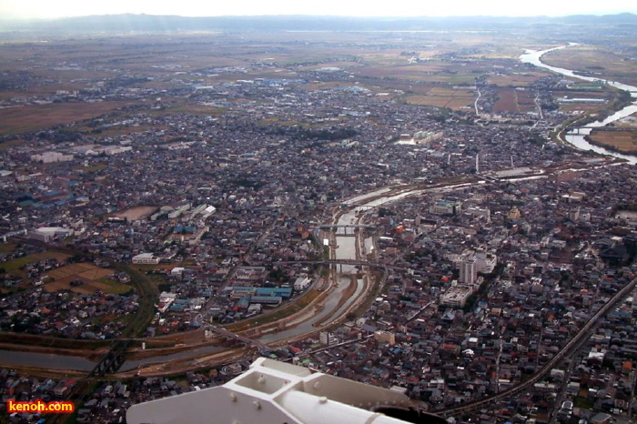 五十嵐川、左からJR橋、一新橋