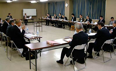 9日開かれた第1回の三条市地域公共交通協議会