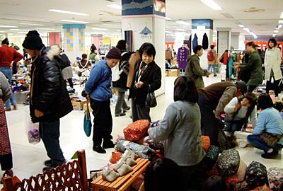 24日までパルムで開かれている第12回三条よってけ祭り