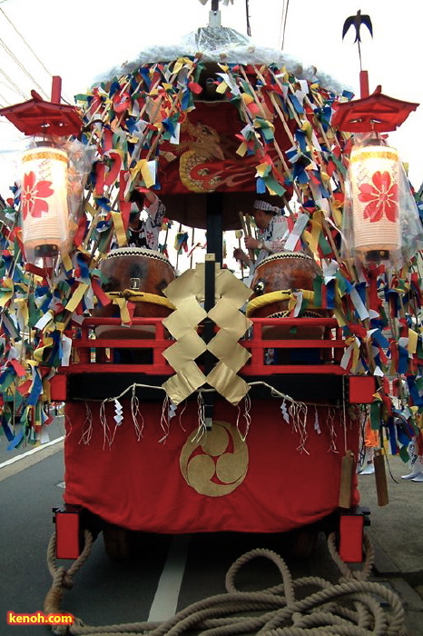 燕市・戸隠神社春季例大祭の宵宮、万灯