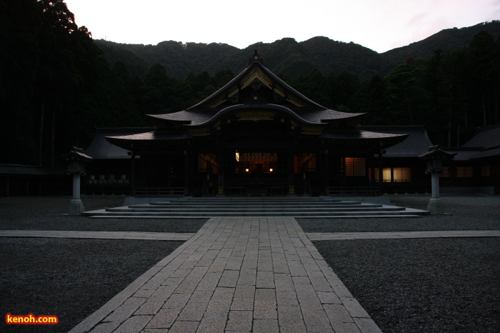弥彦神社